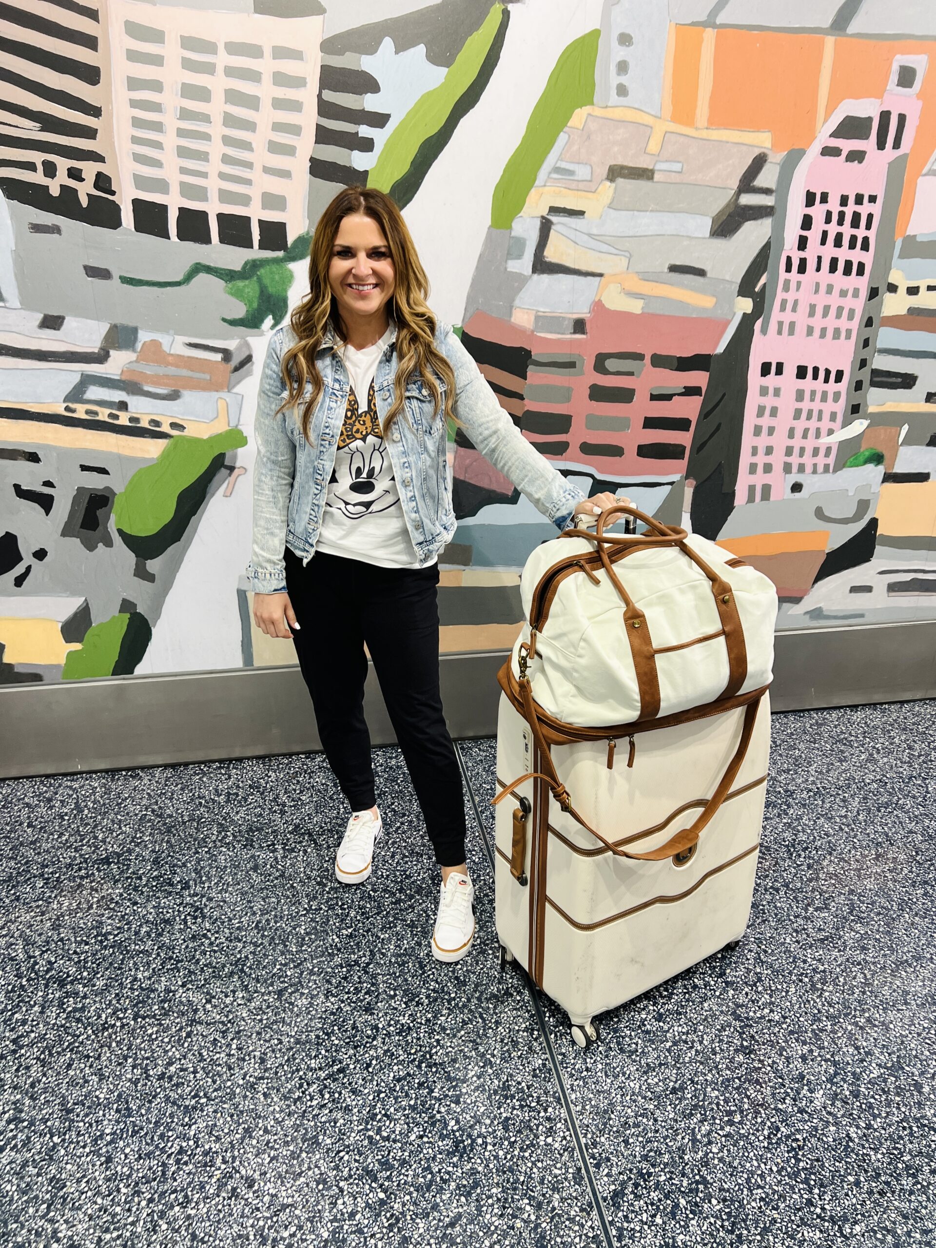 Stylish and Comfortable: Travel Outfit Ideas & Must Haves for Your Next Adventure travel, travel outfit, vacation, vacation outfit, casual outfit, summer vacation, spring vacation