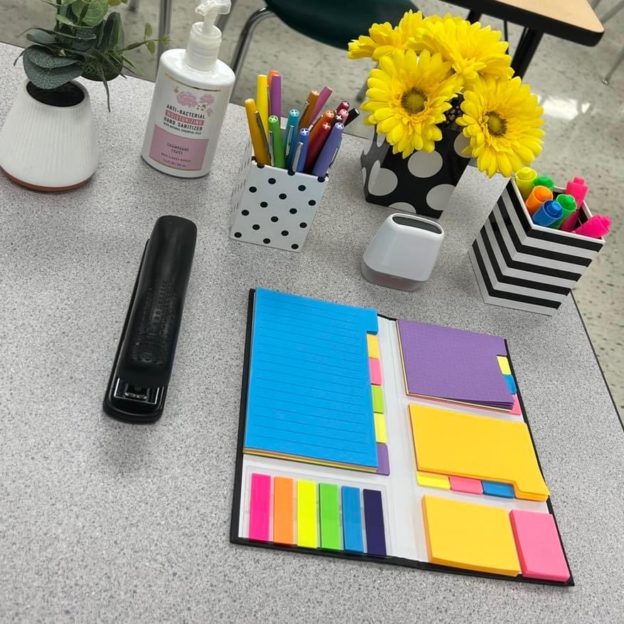 Back to School Must Haves for Teachers | back to school, teacher essentials, teacher must haves, teacher accessories, teacher desk, classroom finds, teacher lanyards, cute teacher finds, teacher finds, desk accessories, classroom desk, school prep